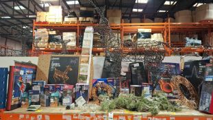 FULL BAY OF MIXED CHRISTMAS LOT TO INCLUDE LARGE LED CHRISTMAS REINDEER , INFINITY MIRROR 60CM