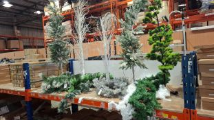 12 X MIXED CHRISTMAS LOT TO INCLUDE 5 X ARTIFICAL LED CHRISTMAS / DECORATIVE TREES ,