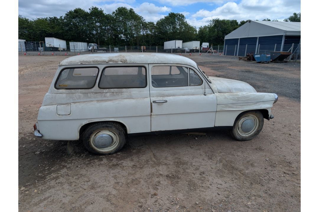 c.1970 SKODA Octavia Combi 1221cc petrol CAR  Reg. No. ELF 637J (expired)   An unusual UK specificat - Image 7 of 44