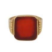 A carnelian signet ring Yellow metal