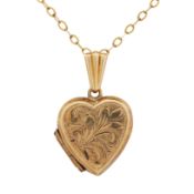 A heart lock pendant necklace Yellow metal