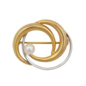 A pearl brooch Yellow and white metal