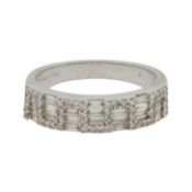 A diamond ring 18ct white gold