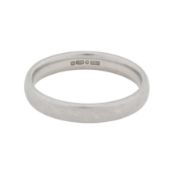 A platinum band ring Platinum
