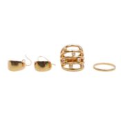 A group of jewellery Yellow metal