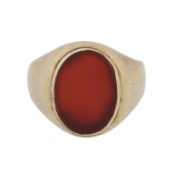 A sardonyx ring Yellow metal