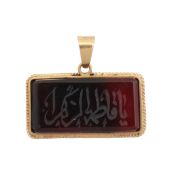 A sardonyx pendant Yellow metal