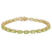 An peridot line bracelet Yellow metal
