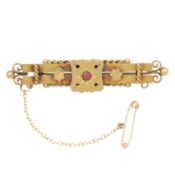 A paste brooch Yellow metal
