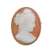 A cameo brooch Yellow metal