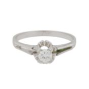 A diamond single-stone ring White metal