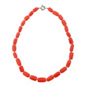A coral bead necklace White metal