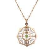 A peridot pendant necklace Yellow metal