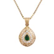 A paste pendant necklace Yellow metal