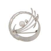 A pearl and white sapphire brooch White metal