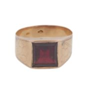 A garnet ring Yellow metal
