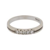A diamond five-stone ring White metal