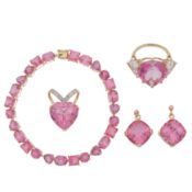 A pink topaz jewellery set Yellow metal