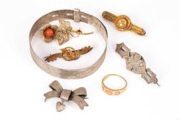 A collection of Victorian and later jewellery