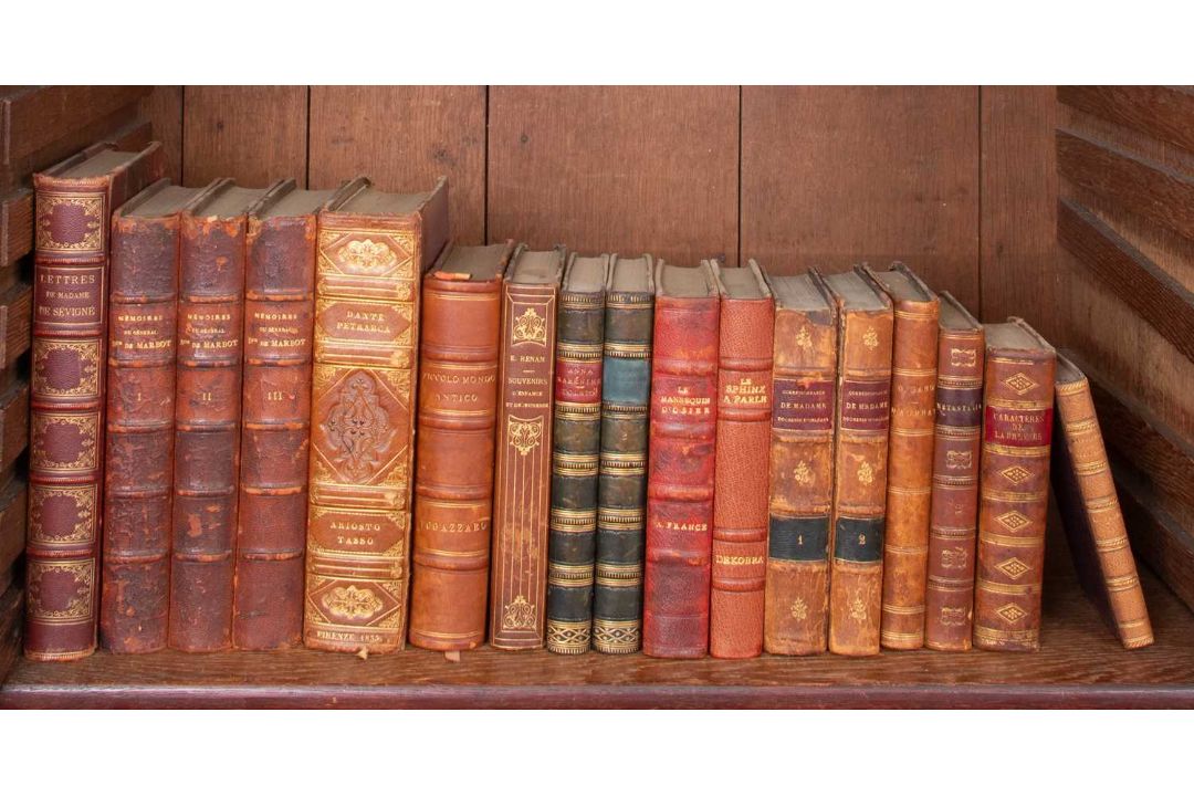 [Bindings, Foreign Language] - Image 1 of 2