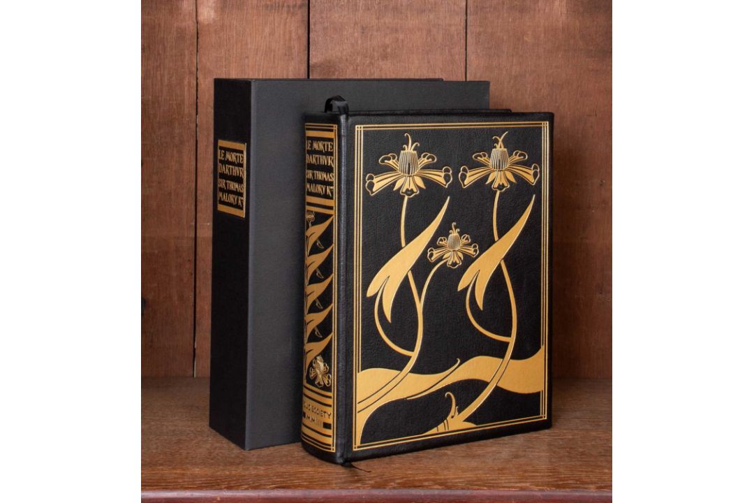 [Folio Society, Aubrey Beardsley, illustrator] Malory (Sir Thomas) Le Morte Darthur] - Image 1 of 4