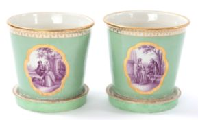 2 Cachepots auf Unterschalen