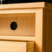 Roseland Furniture London Oak 90cm TV Stand RRP £140 - ROS-DIR-00045