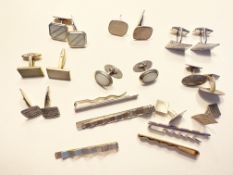 Konvolut Silberschmuck Manschettenknöpfe & Krawattenclips, gestempelt bzw. geprüft, 97,65g