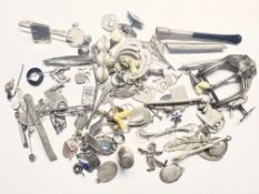 Konvolut Silberschmuck Anhänger, Broschen, Clips, Gürtelschnalle, etc. 301,72g