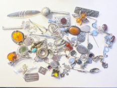 Konvolut Silberschmuck Broschen, Anhänger, etc., 287,67g