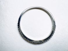 Ring 9 kt (375er) Weissgold mit Diamantbesatz