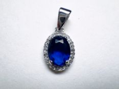 Anhänger 9 kt (375er) Weissgold mit Saphir und Diamantbesatz
