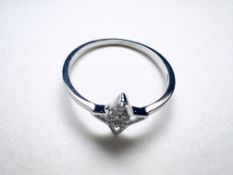 Ring 9 kt (375er) Weissgold mit Diamantbesatz