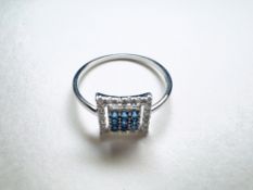 Ring 9 kt (375er) Weissgold mit Spahir- und Diamantbesatz