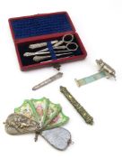 A silver plated pig shaped tape measure, 40inch co