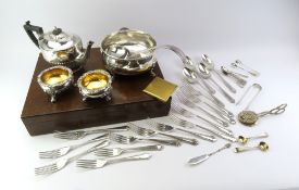A Mappin and Webb silver plated footed bowl, the t