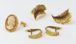 A pair of unmarked yellow metal earrings in the fo