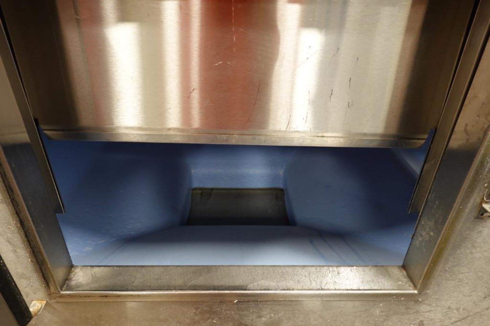 2020 Howe ice flaker with ice chest, ice maker Model 4000-RL-404A-400-P ...
