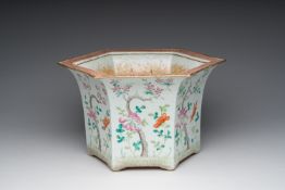 A hexagonal Chinese famille rose jardinière with floral design, 19th C.