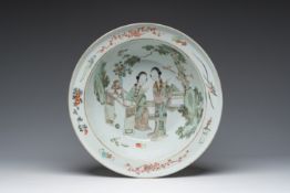 A large Chinese qianjiang cai bowl with ladies relaxing in a palace garden, 19th C.