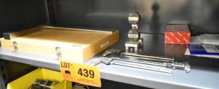 LOT/ CONTENTS OF SHELF - INCLUDING MITUTOYO MACHINE SQUARE, DIGITAL MEASUREMENT GAUGES, DIGITAL