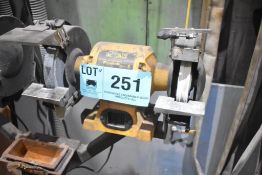 DEWALT DW758 8" DOUBLE END BENCH GRINDER, S/N N/A
