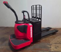 RAYMOND (2017) 8410-48-60 6,000 LB. CAPACITY 24V RIDE-ON ELECTRIC PALLET TRUCK WITH 3,991 HOURS (