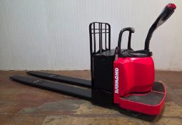 RAYMOND (2014) 8400-96-80 8,000 LB. CAPACITY 24V RIDE-ON ELECTRIC PALLET TRUCK WITH 9,223 HOURS (