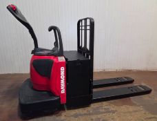 RAYMOND (2019) 8410-48-60 6,000 LB. CAPACITY 24V RIDE-ON ELECTRIC PALLET TRUCK WITH 4,129 HOURS (