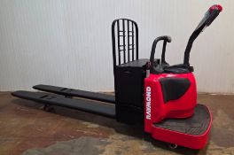 RAYMOND (2010) 8400-96-80 8,000 LB. CAPACITY 24V RIDE-ON ELECTRIC PALLET TRUCK WITH 9,810 HOURS (