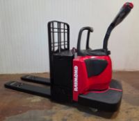 RAYMOND (2015) 8410-48-60 6,000 LB. CAPACITY 24V RIDE-ON ELECTRIC PALLET TRUCK WITH 5,272 HOURS (