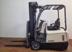 CROWN (2011) SC5225-30 3,000 LB. CAPACITY 36V 3-WHEEL ELECTRIC FORKLIFT WITH 190” MAX. LIFT