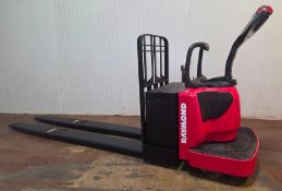 RAYMOND (2011) 8400-96-80 8,000 LB. CAPACITY 24V RIDE-ON ELECTRIC PALLET TRUCK WITH 4,532 HOURS (