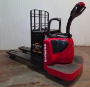 RAYMOND (2013) 8410-60-48 6,000 LB. CAPACITY 24V RIDE-ON ELECTRIC PALLET TRUCK WITH 4,258 HOURS (